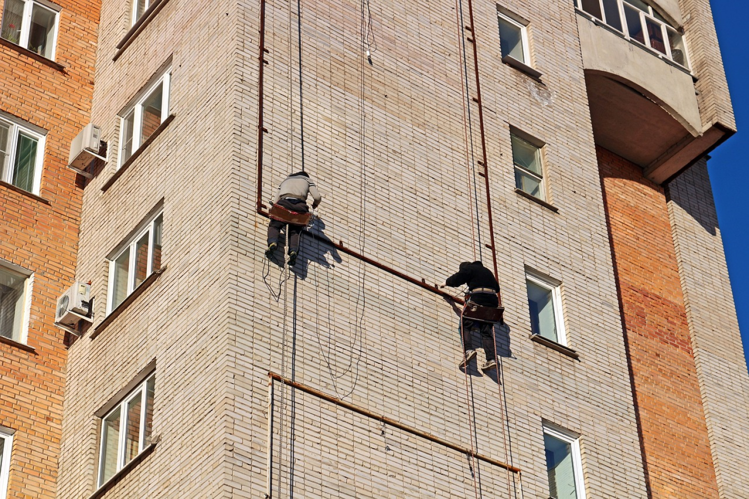 Working at height using special climbing equipment