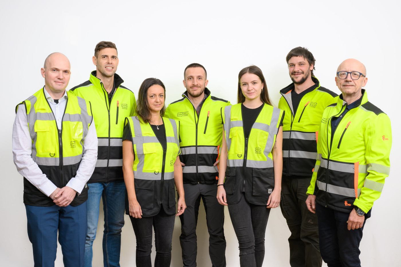 {{ 'O nás obrázok'|_ }}-img